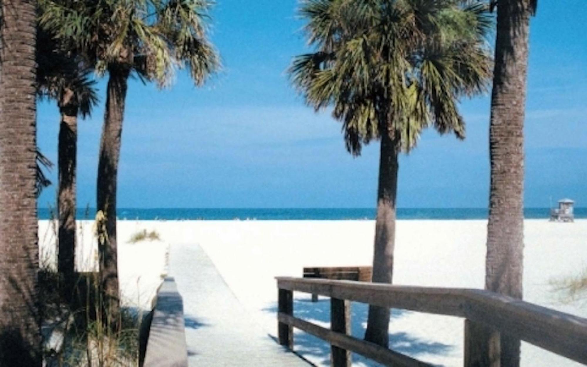 Bermuda Bay Beach Club St. Petersburg Bagian luar foto