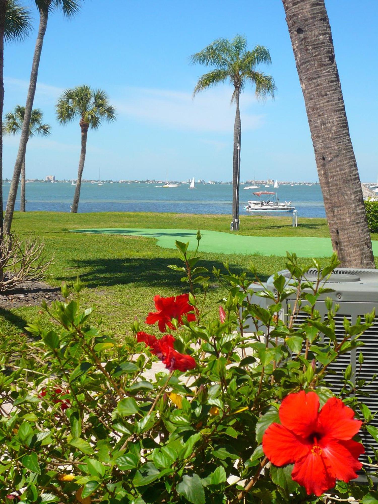 Bermuda Bay Beach Club St. Petersburg Bagian luar foto