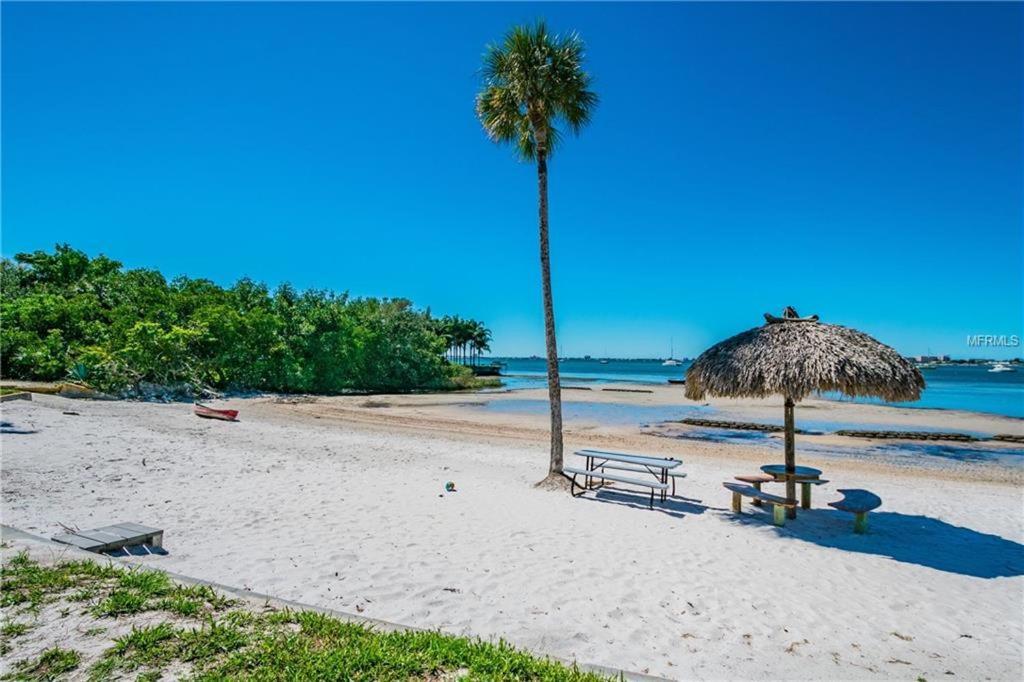 Bermuda Bay Beach Club St. Petersburg Bagian luar foto