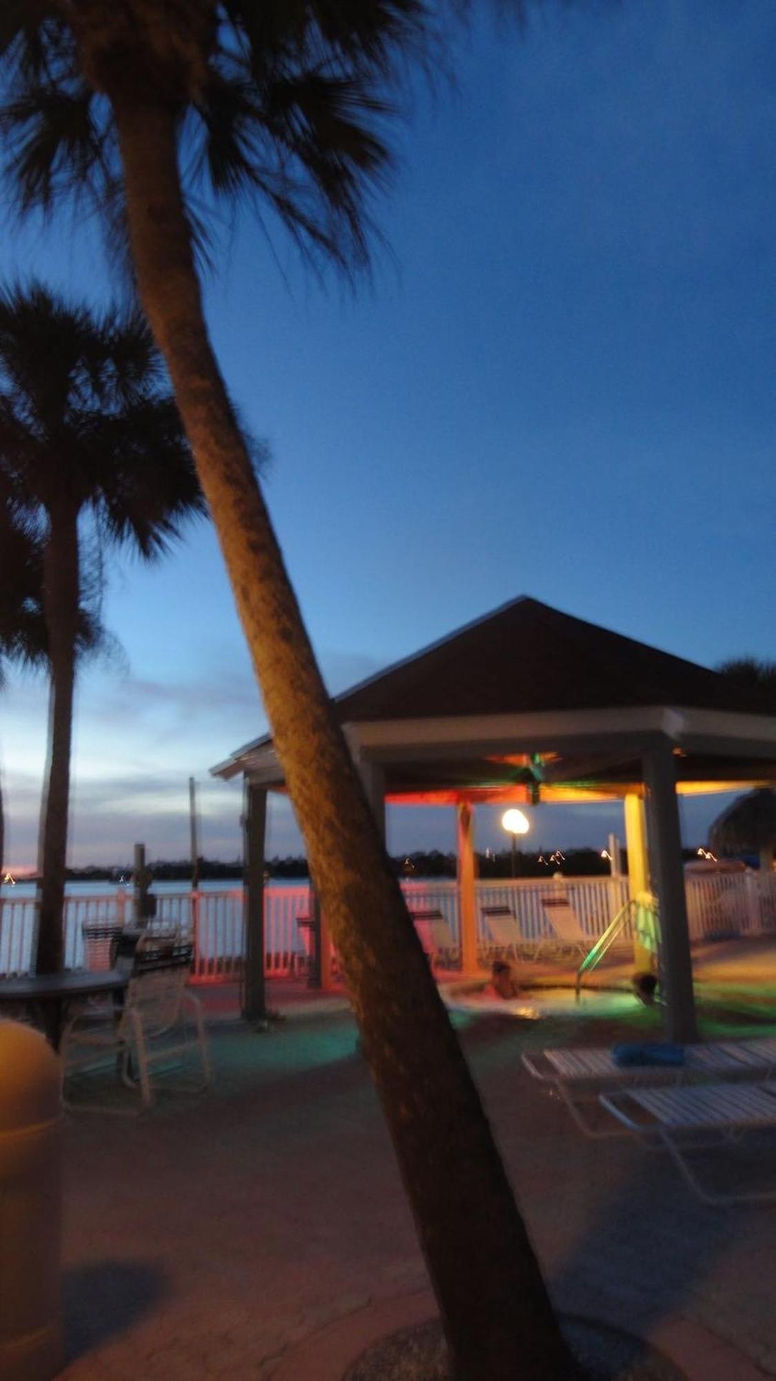 Bermuda Bay Beach Club St. Petersburg Bagian luar foto