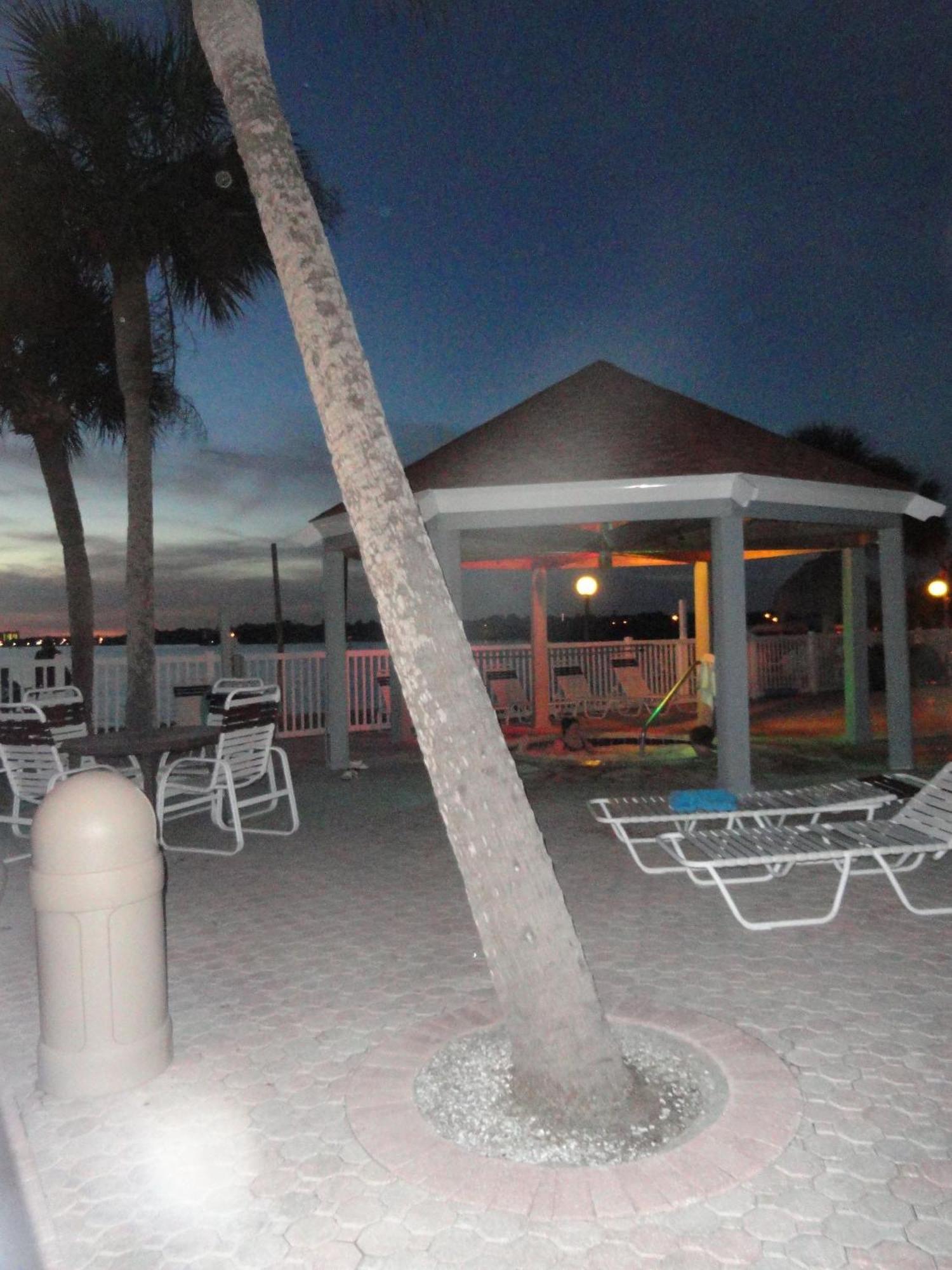 Bermuda Bay Beach Club St. Petersburg Bagian luar foto
