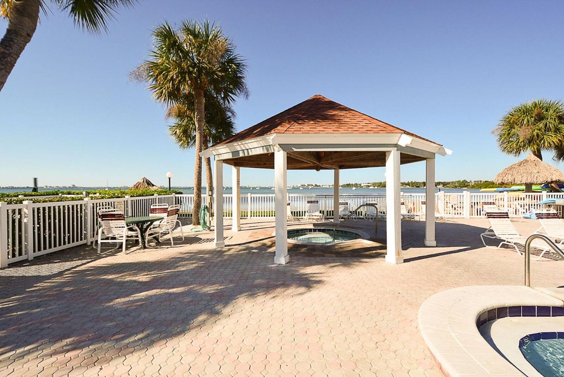 Bermuda Bay Beach Club St. Petersburg Bagian luar foto