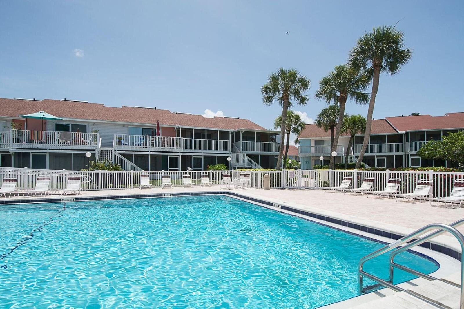 Bermuda Bay Beach Club St. Petersburg Bagian luar foto