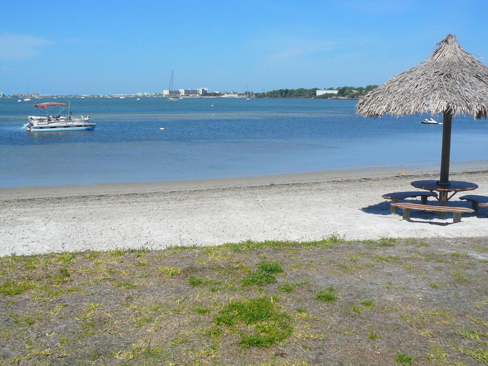 Bermuda Bay Beach Club St. Petersburg Bagian luar foto