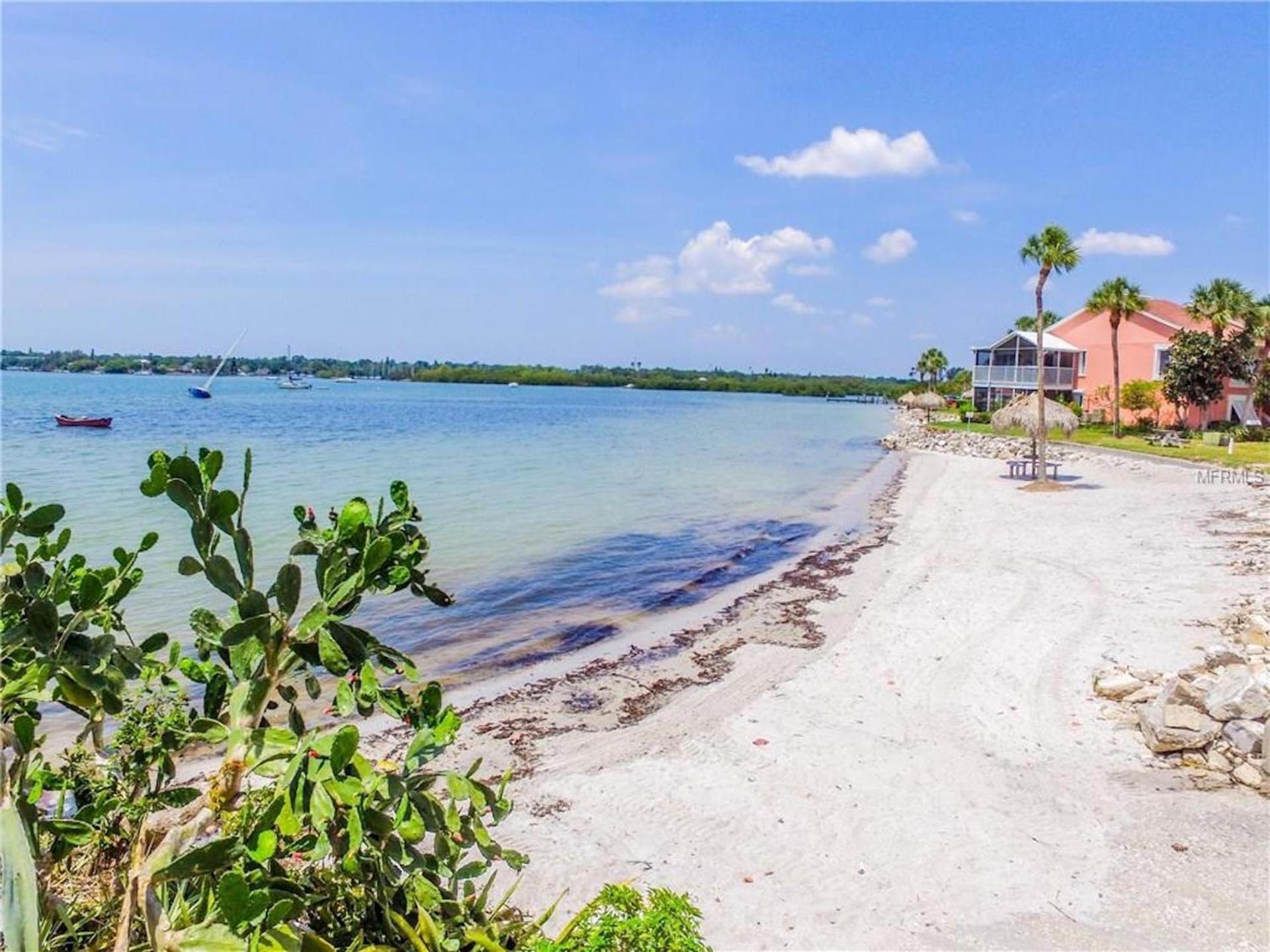 Bermuda Bay Beach Club St. Petersburg Bagian luar foto