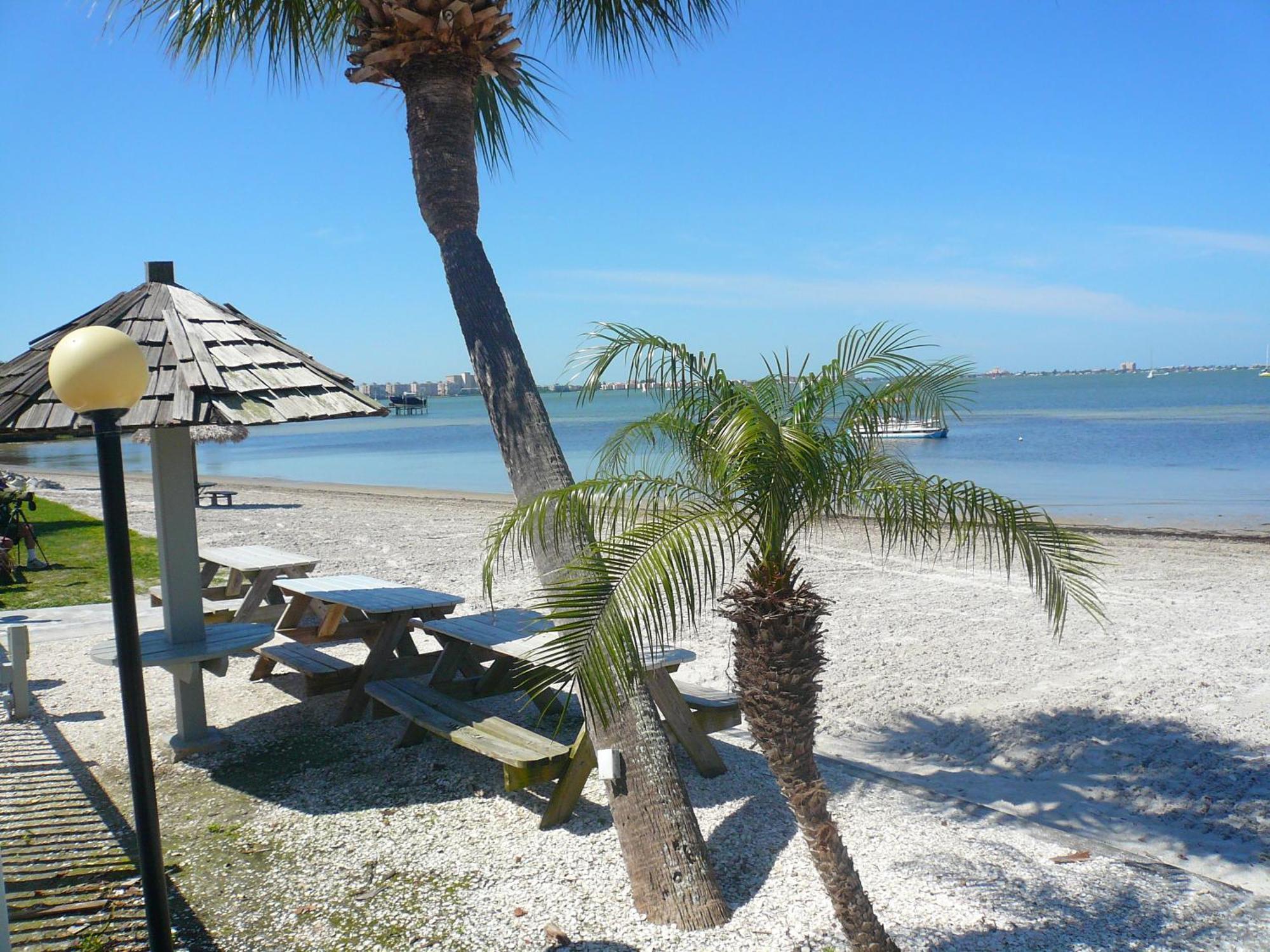 Bermuda Bay Beach Club St. Petersburg Bagian luar foto