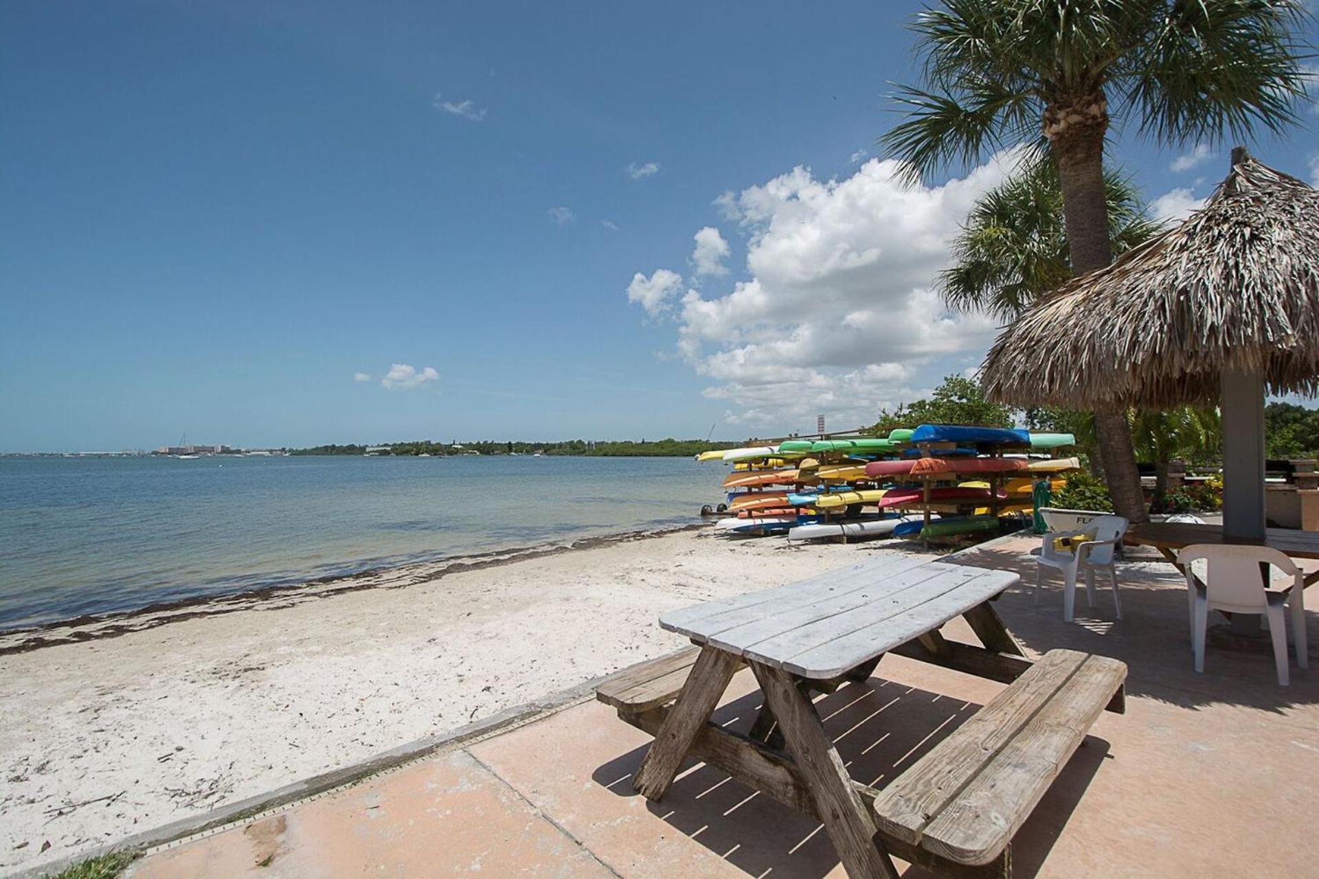 Bermuda Bay Beach Club St. Petersburg Bagian luar foto