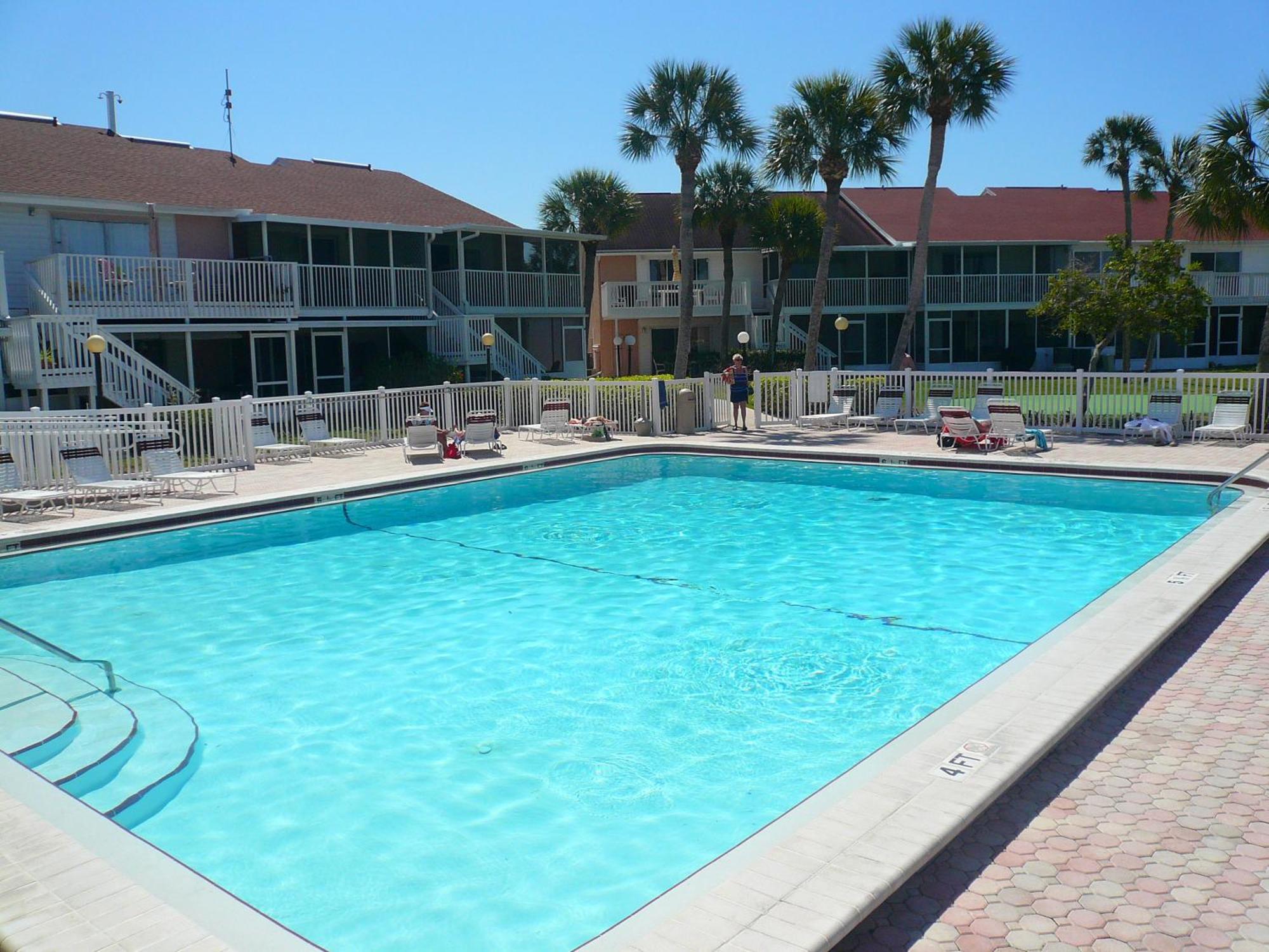 Bermuda Bay Beach Club St. Petersburg Bagian luar foto