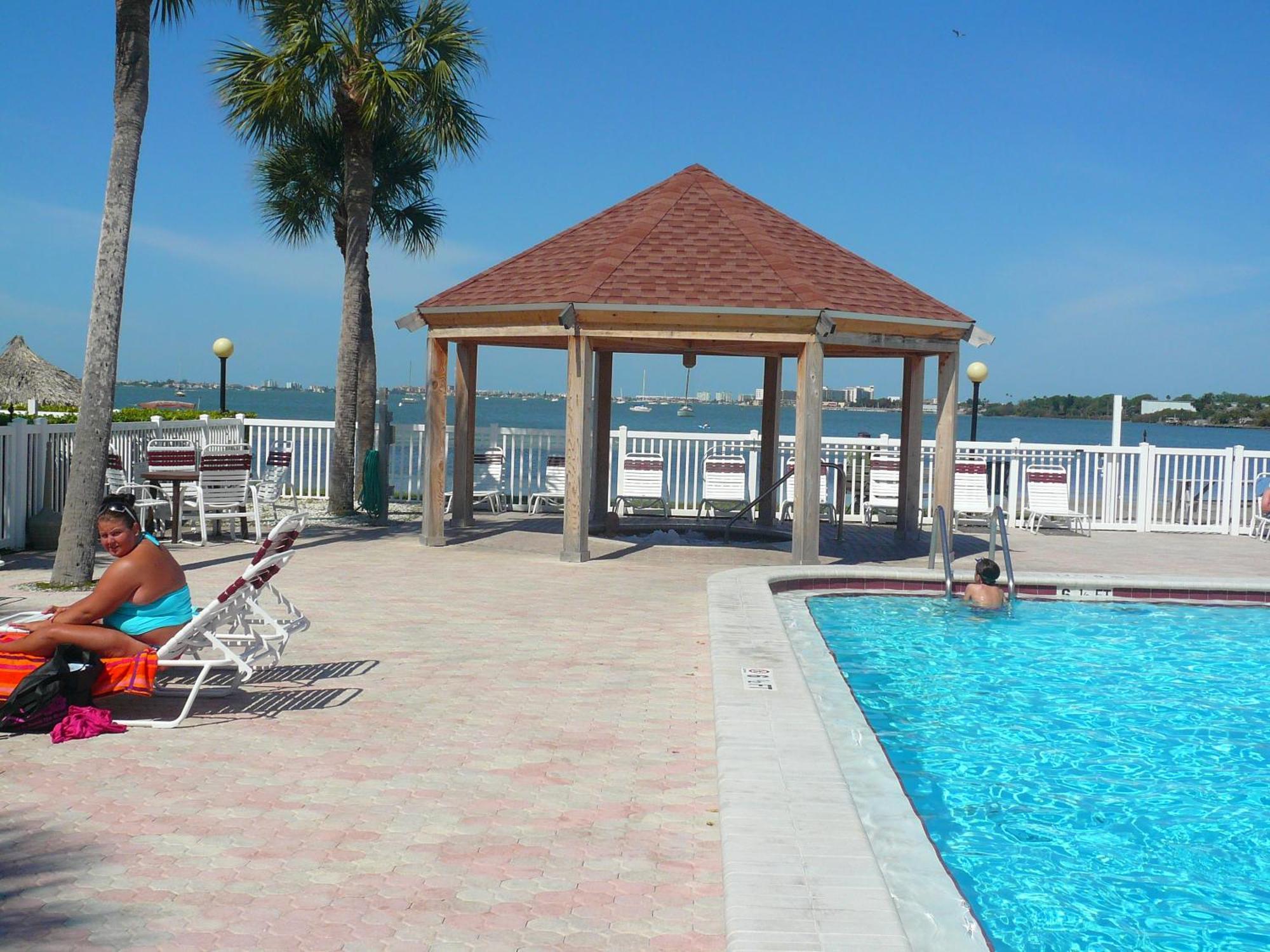 Bermuda Bay Beach Club St. Petersburg Bagian luar foto