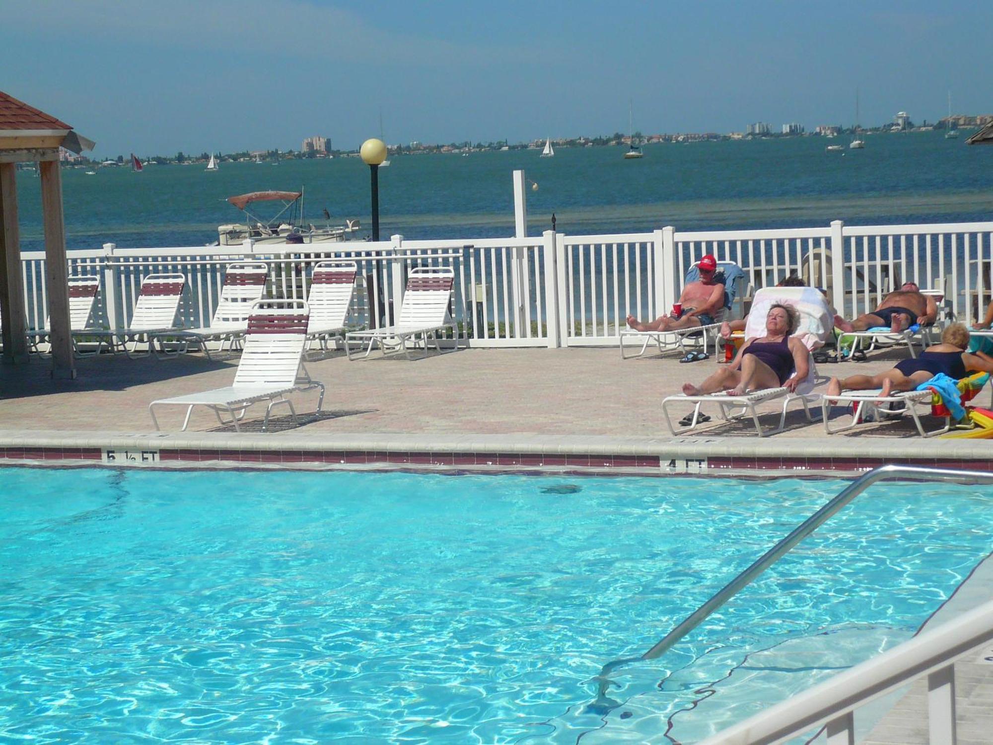 Bermuda Bay Beach Club St. Petersburg Bagian luar foto
