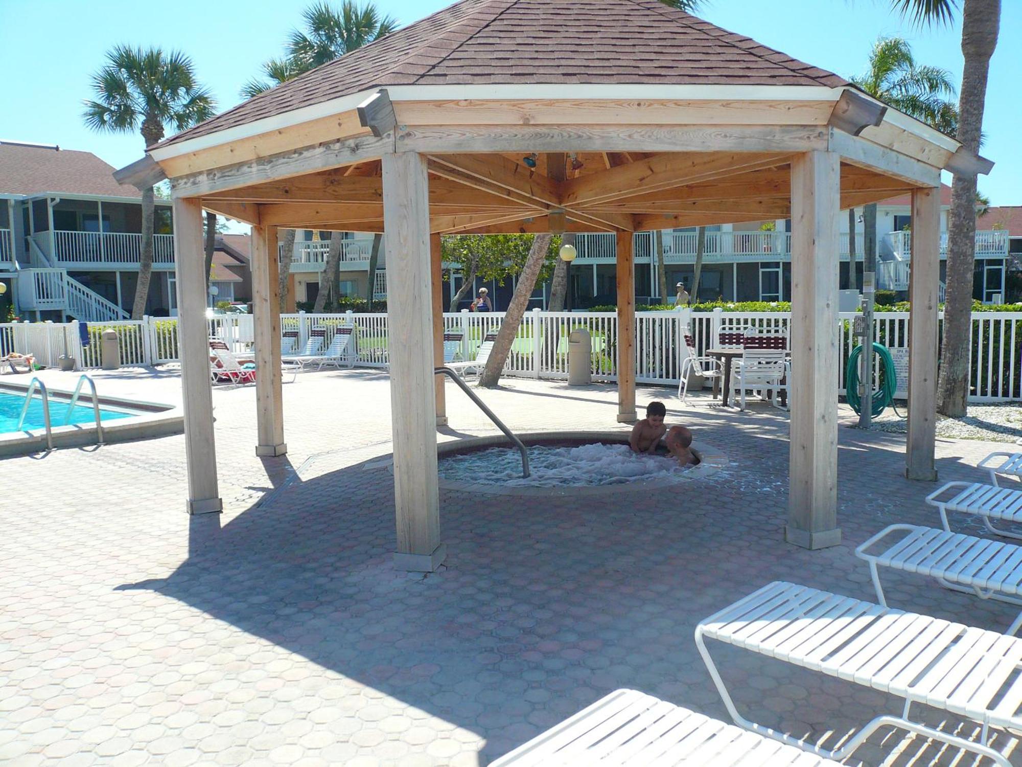 Bermuda Bay Beach Club St. Petersburg Bagian luar foto