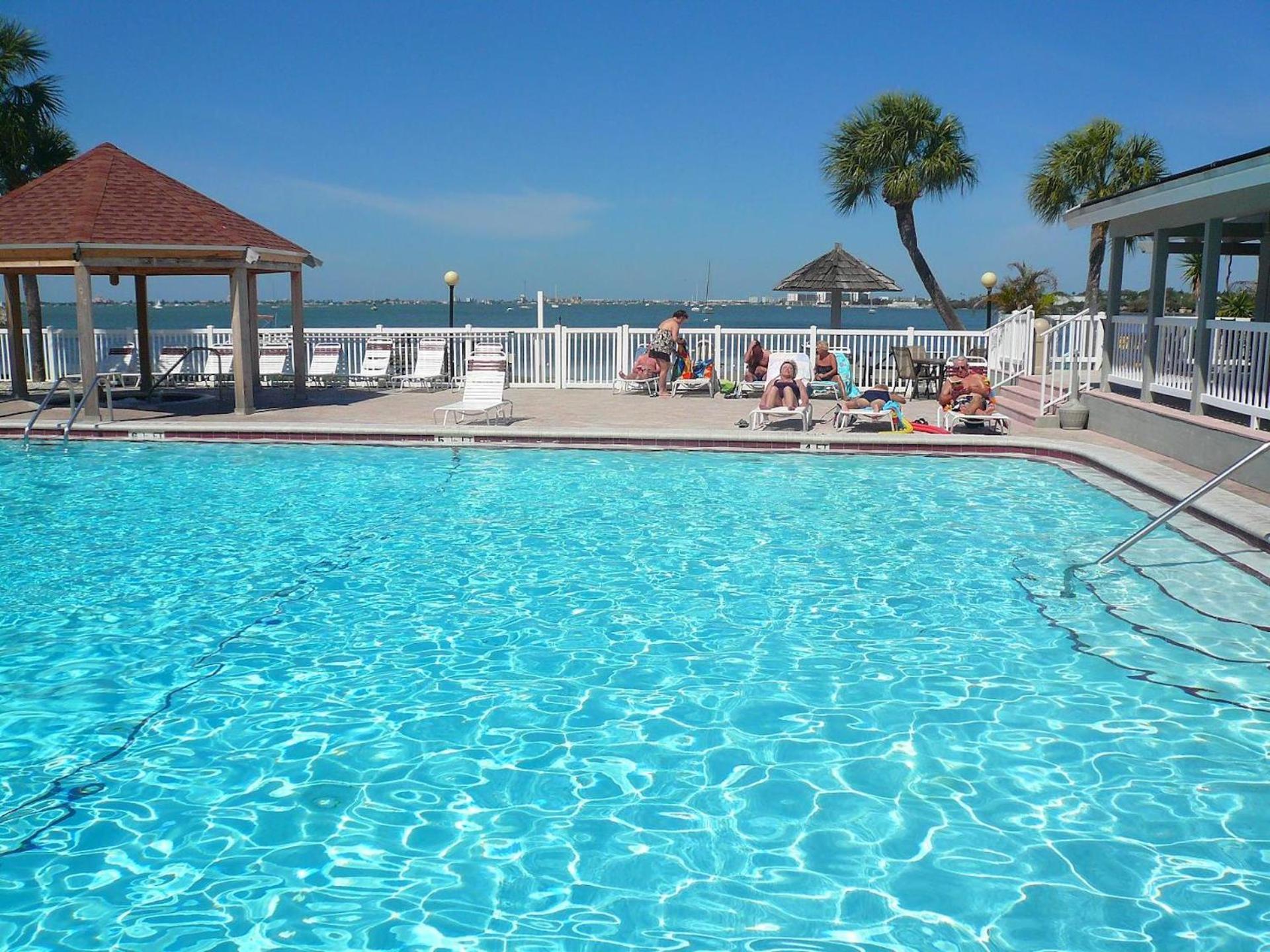 Bermuda Bay Beach Club St. Petersburg Bagian luar foto